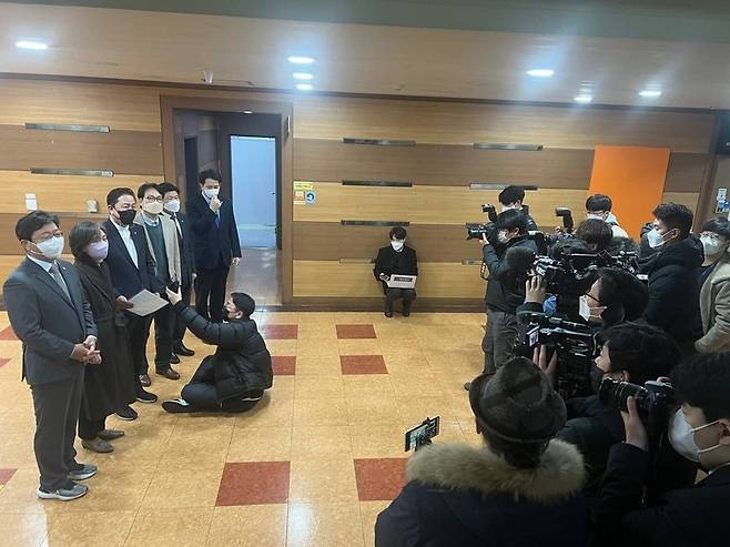 수원여대 방문한 더불어민주당 의원들 / 사진=더불어민주당 제공