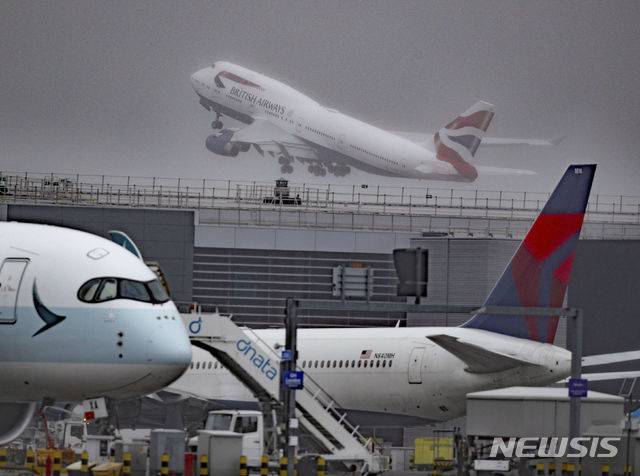 [런던=AP/뉴시스]영국 런던의 히스로공항 전경. 2020.10.8.