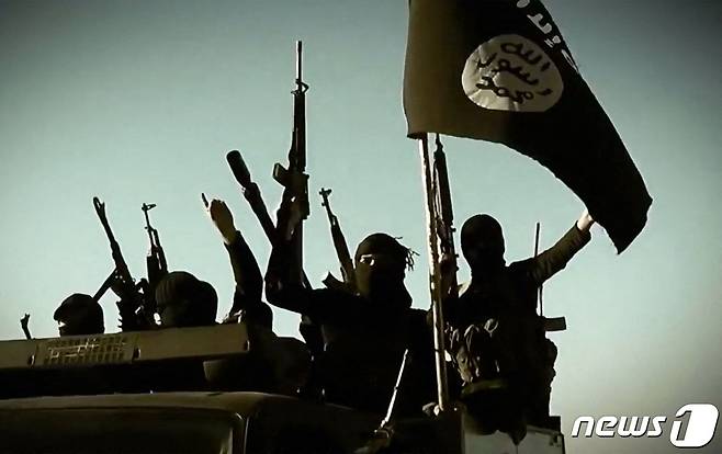 이슬람 극단주의 무장단체 이슬람국가(ISIL)이 지난 2014년 3월17일 공개한 선전 영상. 2022.01.26/news1 © AFP=뉴스1 © News1 김민수 기자