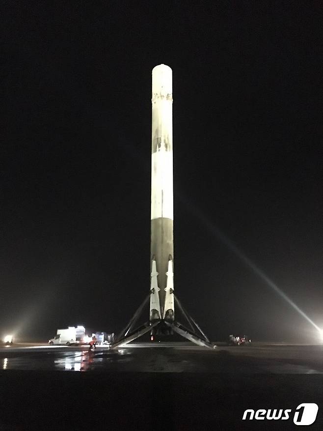 2015년 12월 21일 플로리다의 공군 기지에 있는 스페이스X의 펠컨9 로켓. © AFP=뉴스1 © News1 김지현 기자