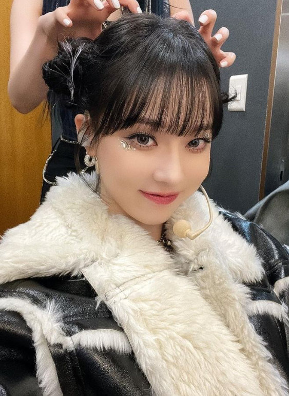 Aespa Winter has given off her youngest.Winter posted several waiting-room photos of project group GOT the beat via the official Aespa Instagram on the 27th.Adding a cute charm to her Pucci hair, Winter was impressed with her unreal beauty, adding to her charming phrase Kaang.GOT the beat is a project group of SM representative female artists.BOA, Girls Generation Taeyeon and Hyo Yeon, Red Velvet Slow, Wendy, Aespa Carina and Winter.Winter, the youngest child born in 2001, met in a group that exceeded the 15-year-old gap with his eldest sister BOA.Meanwhile, the new song Step Back by God the Beat is an addictive hip-hop R&B song that shows repeated bass and variations in musical instruments.Yoo Young-jin and United States of America famous producer Dem Jointz worked together, and the unique vocals and outstanding singing skills of the seven members improved their perfection.Following the SM online concert on the 1st, they released the Step Back stage for the first time as a music broadcast on Mnet M Countdown on the 27th.