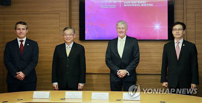 지난해 10월 프랑스 파리에서 열린 디지털경제동반자협정(DEPA) 가입절차 개시 공식선언식 [산업통상자원부 제공. 재판매 및 DB 금지]