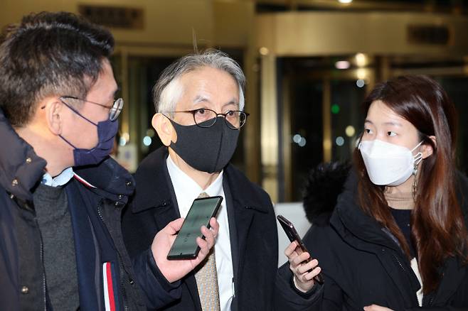 일본 정부가 일제강점기 조선인 징용 현장인 사도 광산을 유네스코 세계문화유산으로 추천하기로 결정한 28일 아이보시 고이치 주한일본대사가 외교부 청사로 초치되고 있다. 연합뉴스