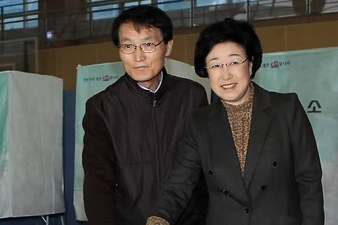 박성준 전 교수와 한명숙 전 국무총리 / 사진=연합뉴스