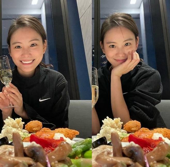 [서울=뉴시스] 서지승, 숨길 수 없는 '찐' 미소...이시언과 신혼생활 행복한가봐 2022.01.28 (사진=서지승 SNS 제공) photo@newsis.com*재판매 및 DB 금지 *재판매 및 DB 금지