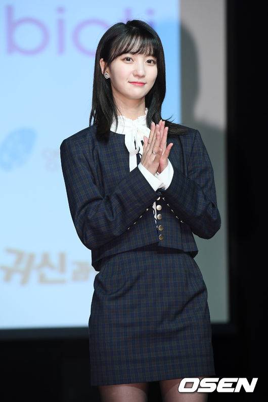 [OSEN=조은정 기자] 15일 오후 서울 강남구 일지아트홀에서 웹드라마 ‘귀신과 산다’ 제작발표회가 열렸다.그룹 오마이걸 비니가 포즈를 취하고 있다. /cej@osen.co.kr