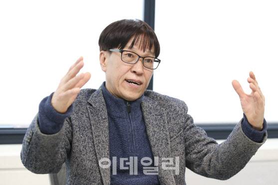 이상복 더불어민주당 선대위 열린금융위원회 위원장이 이재명표 금융 정책을 설명하고 있다. (사진=이영훈 기자)