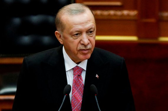 레제프 타이이프 에르도안 터키 대통령이 17일(현지시간) 알바니아 순방 도중 티라나의 알바니 의회에서 연설하고 있다. 로이터뉴스1