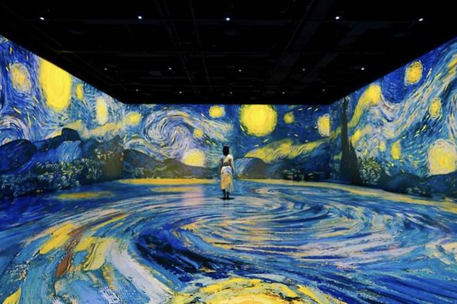 그라운드 시소 명동에서 진행중인 ‘반 고흐 인사이드 더 씨어터’ [롯데백화점]