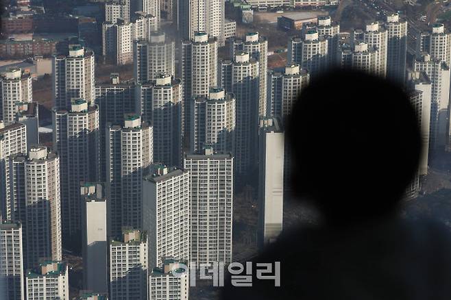 서울 송파구 롯데월드타워 전망대 서울스카이에서 바라본 서울 아파트 밀집지역 모습 (사진=뉴스1)