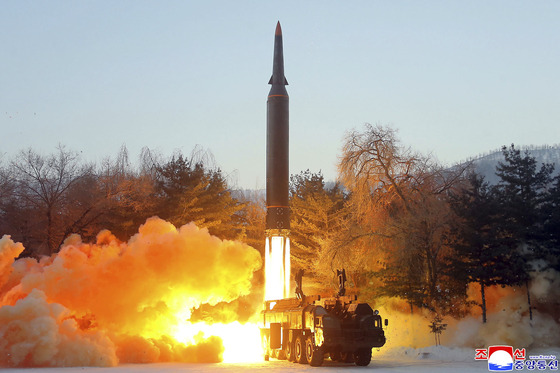 A photo of North Korea's hypersonic missile launch in Chagang Province on Jan. 5 was released by the state-run Korean Central News Agency on Thursday. [YONHAP]