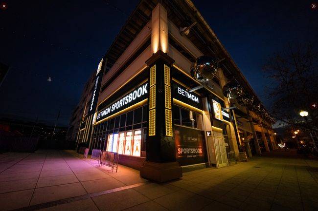 [사진] 워싱턴 내셔널스의 홈구장인 내셔널스 파크에 문을 연 BetMGM 스포츠북 전경. <워싱턴 내셔널스 공식 블로그 캡처>