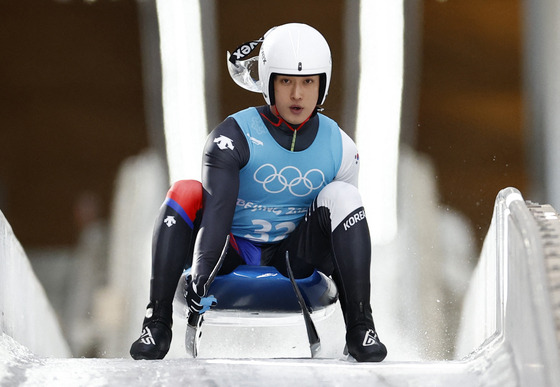 Lim Nam-kyu in action during men's singles training at National Sliding Center in Beijing on Friday. [REUTERS/YONHAP]