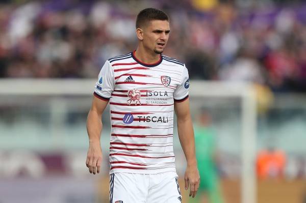 칼리아리 칼초 미드필더 러즈반 마린