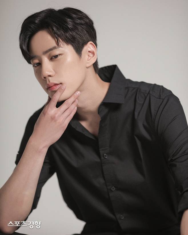 SBS 드라마 ‘너의 밤이 되어줄게’에서 밴드 루나의 보컬 윤태인 역을 연기한 배우 이준영. 사진 제이플렉스