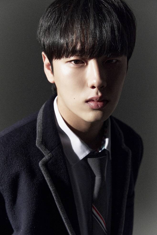 배우 윤현수.아우터코리아 제공