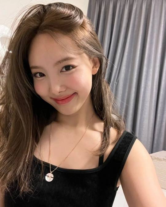 Group TWICE Nayeon showed off her dazzling beautyNayeon posted several photos on the official Instagram account of TWICE on the 10th, saying it was bubbled.In the open photo, Nayeon was wearing a black sleeveless top and jogger pants and sat on the floor and made a calyx with one hand and boasted a lovely visual.He attracted attention with his pink luxury slippers, and he showed his unchanging beauty and charm in everyday life.Meanwhile, TWICE will continue to perform World Tour in five US cities starting in Los Angeles on the 15th.