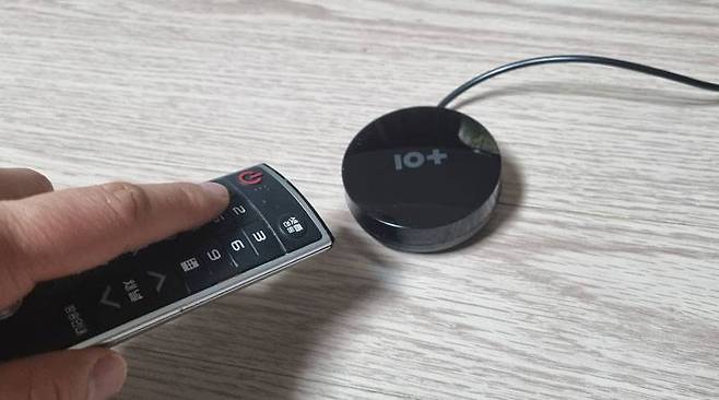 리모컨 신호를 직접 쏴서 임의의 제품과 버튼을 등록하는 것도 가능