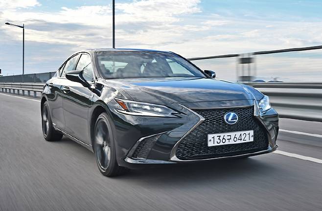 렉서스 ES 300h F스포츠 [사진출처=렉서스]