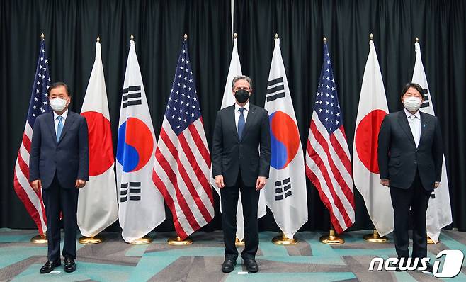 왼쪽부터 정의용 외교부 장관과 토니 블링컨 미국 국무장관, 하야시 요시마사 일본 외무상. (외교부 제공) 2022.2.13/뉴스1