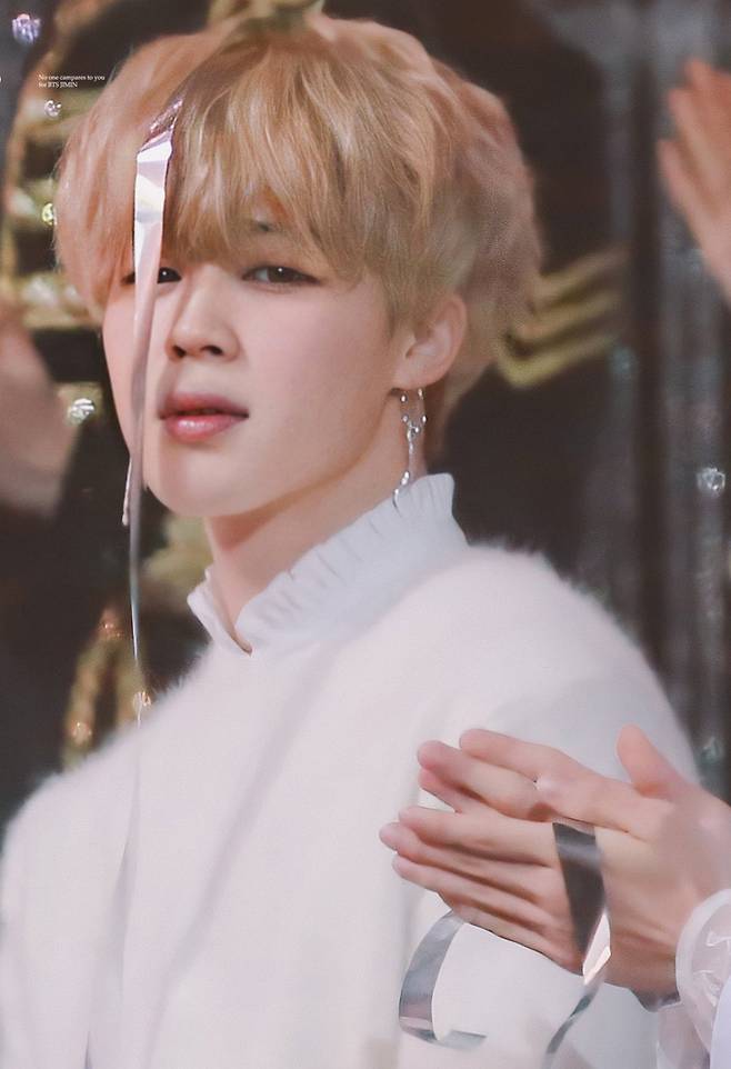 '100점 만점' 방탄소년단 지민 실물, 톱모델 청혼에 스태프도 홀딱♥..'미소천사 솜뭉치' 영접 후기