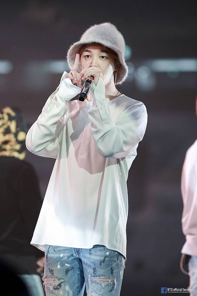 '100점 만점' 방탄소년단 지민 실물, 톱모델 청혼에 스태프도 홀딱♥..'미소천사 솜뭉치' 영접 후기