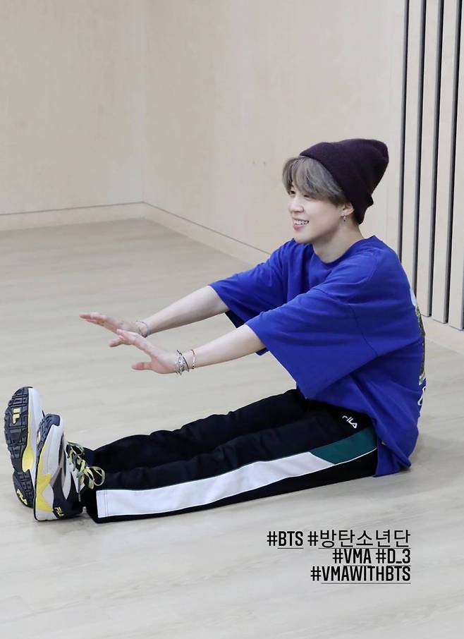 '100점 만점' 방탄소년단 지민 실물, 톱모델 청혼에 스태프도 홀딱♥..'미소천사 솜뭉치' 영접 후기