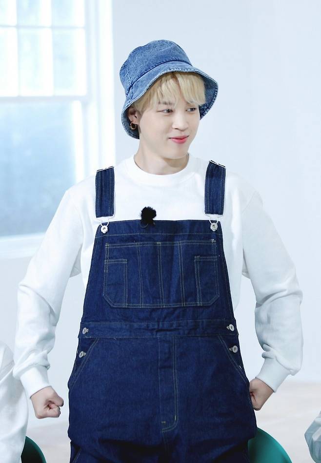 '100점 만점' 방탄소년단 지민 실물, 톱모델 청혼에 스태프도 홀딱♥..'미소천사 솜뭉치' 영접 후기