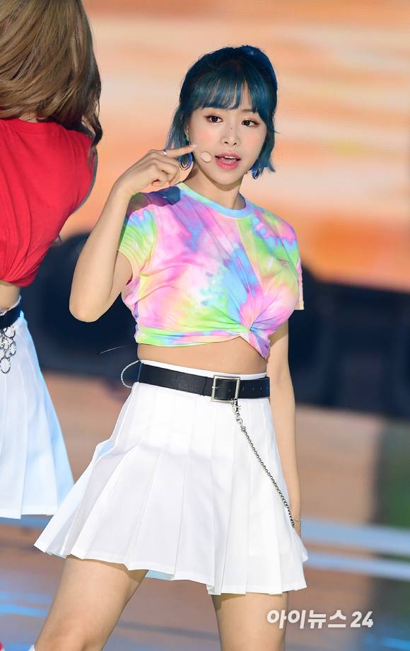 그룹 에이프릴 김채원이 지난 2020년 8월4일 오후 서울 마포구 상암동 SBS 프리즘 타워에서 열린 SBS MTV 음악프로그램 '더쇼' 현장공개에서 멋진 무대를 선보이고 있다. [사진=정소희 기자]