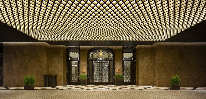 조선호텔앤리조트가 지난해 5월 오픈한 조선 팰리스 메인 입구인 웰컴로비의 팰리스 게이트. /사진제공=조선호텔앤리조트