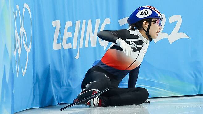 쇼트트랙 500m 예선에서 미끄러져 넘어진 최민정 선수