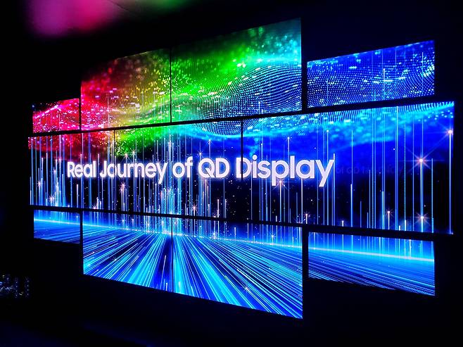 삼성디스플레이가 지난 1월 열린 CES 2022에서 공개한 QD-OLED TV 모습. /삼성디스플레이 제공