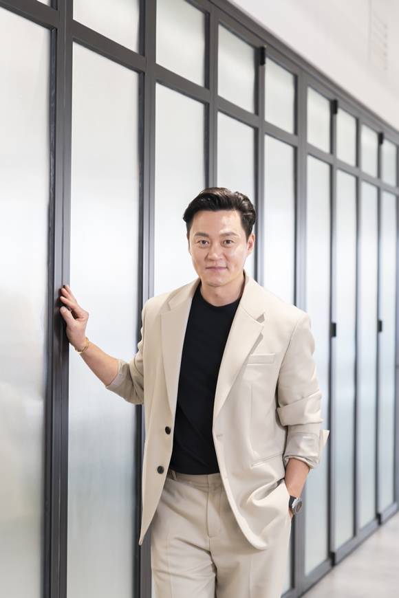 이서진은 "시즌 2는 내가 결정할 문제가 아니라, 시청자들의 반응에 달렸다. 시청자들이 원한다면 당연히 출연할 것"이라고 말했다. /후크엔터테인먼트 제공