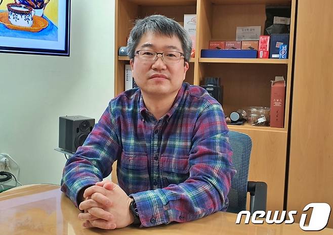 뉴스1과 인터뷰 중인 김준영 건국대 수의대 교수 © 뉴스1 최서윤 기자