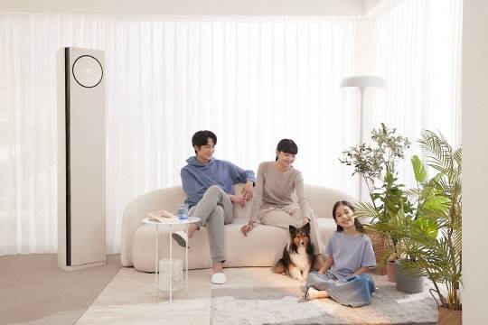 지속적인 업그레이드를 테마로 하는 LG전자의 UP(업)가전인 'LG 휘센 타워 에어컨 오브제컬렉션'.<LG전자 제공>