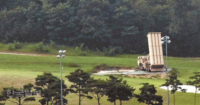 지난 2017년 3월 30일 경북 성주군 사드(THAAD) 기지에 사드 발사대와 관련 장비들이 배치돼 있다. 배우한 기자