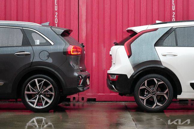 1세대 니로(왼쪽)와 2세대 니로 C필러 부위. ⓒ기아