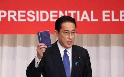 - 기시다 후미오(岸田文雄) 전 자민당 정무조사회장(정조회장)이 지난 17일 일본 도쿄도(東京都) 소재 자민당 본부에서 총재 선거 출마와 관련한 기자회견을 하고 있다. AFP 연합뉴스