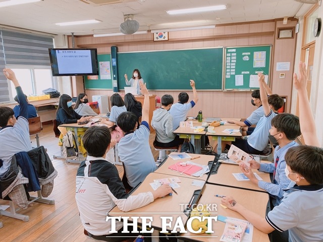천안의 광풍중학교가 학생과 교사, 지역사회가 한데 어울려 ‘작지만 단단한’ 소규모학교의 성공모델을 써 내려가고 있다.