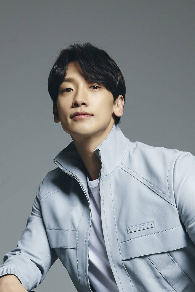 Actor Rain flaunts his affection for wife Kim Tae-heeRain said in an interview with TVN drama Ghost Doctor, My wife gave me a lot of advice and Cheering.Rain and Kim Tae-hee married in 2017 and have two daughters under their belts.The two people are continuing their love-man couples shinseok campaign, which simultaneously takes work and love, such as shooting a massage chair brand advertisement.He said: My wife advises, Cheering, of course.(Kim Tae-hee) says that I dont listen to anything because Im so respectful, he said, boasting of the aspect of wife idiot: I always appreciate Cheering or advice, and I do it myself.Kim Tae-hee and Rain, interestingly, played characters who crossed the boundaries of life and death, respectively, as Hi Esporte Clube Bahia Mama and Ghost Doctor.In Hi Esporte Clube Bahia Mama, Kim Tae-hee played Cha Yu-ri, who died in an accident of injustice and was reincarnated for 49 days by chance, and Rain was similarly questioned and fell into a coma, but played Cha Young-min, a divine presence of a thoracic surgeon whose soul became envious in the body of Ko Seung-tak (Kim Bum), a resident who was in a coma.Rain said, If you are at home, you do not talk about work.I do not ask each other about the work, and because I have a company, I do not ask big opinions when I do a work. Monitor does.I think I heard this much of the opinion, good and fun rather than being helped (in role).