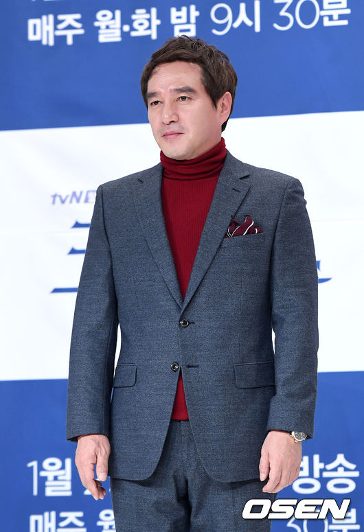 On the day of the news of the separation of the broadcaster So-won Ham and the Evolution couple, actor Cho Jae-hyun eventually bowed his head, acknowledging the controversy over sexual harassment.N years ago, on February 24th, when there was a lot of talk and trouble. What issues were there in Agnaldo Timóteo?So-won Ham and Evolution, the broadcasters who had been separated in September 2020, were again involved in the separation.On February 24, 2021, a media reported that So-won Ham and his aides to the Evolution couple borrowed the words, and that the relationship between the two has recently been rapidly worsened and decided to break up.In fact, So-won Ham did not respond to the fact that Evolution did not appear on the SNS live broadcasts that are being conducted every night.According to the report, mother-in-law has tried to make the relationship between the two smooth, but Evolution is preparing to leave after deciding to break up with So-won Ham.So-won Ham, Evolution The TV ship wifes taste, which appeared together, is also known to have no plans to shoot for the time being.This is not the first time So-won Ham, Evolution and his wife have split.As mentioned earlier, in September 2020, the two people came up with a dispute over the issue of childcare in the wifes taste.Even an online community uploaded an article saying that Evolution had returned to China, leading to a reaction that the two people had really broken up.So-won Ham was reprimanded by the netizens because So-won Hams Pao Chai controversy was raised on the same day.Recently, it is argued that kimchi and hanbok are traditional Chinese culture in China, and So-won Ham has called it Pao Chai during the Chinese mother-in-law and the food.In addition, So-won Ham has raised the controversy by posting a picture of kimchi saying # Kimchi without any explanation or position on personal SNS when the Pao Chai controversy became intense.The same was true of the separation.So-won Ham captured the breakup article on his personal SNS as if he was conscious of the breakup with Evolution, saying, # Silent today I do not want to say anything.Actor Cho Jae-hyun admitted all his wrongdoings when he was identified as a perpetrator of the MeToo movement in the sexual harassment controversy.On February 24, 2018, Cho Jae-hyun said, The first rumor about me was that I was a theater owner and actor and I was forced to kiss my youngest step on my lap.Until then, I had a different side from the fact, so I tried to explain it. On this day, Cho Jae-hyun said, I have been interviewed by a informant who has raised other suspicions since then. It was also embarrassing and difficult to find memories with short articles.Until then, I think I had a bad heart to say, This is a bad thing. I also hoped that some of the speculative articles of facts and other contents would be finished with thin hope.I spent time with a very stupid thought than reflection. He was a monster and disgusted, trying to avoid past ignorant thoughts, arrogant and ugly acts, and temporarily avoiding them.And then Cho Jae-hyun said, Confessions, Ive been living wrong.I have been acting for nearly 30 years and have made many mistakes, guilty words and actions to my colleagues, staff and juniors. Also, Cho Jae-hyun said, I am a sinner. I apologize to the big-scared Victims. I will put everything down now. I will not think of myself.I will not temporarily avoid it. I will put everything down. From now on, I will spend time atonement on Victims and looking back on my life.I am really ashamed and sorry, he repeatedly bowed his head.DB