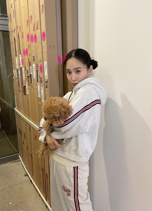 Girls Generation member and actor Kwon Yuri has released the latest news.On the 24th, Kwon Yuri posted several photos on his SNS with an article entitled couple hair style.In the open photo, Kwon Yuri is staring at the camera with his head turned into a bifurcation.It seems that Kwon Yuris daily life is contained in a comfortable training suit and a puppy in his arms.The fans who saw this responded such as I am dressed in training suits and I am cute and cute, I have a head full of buns, I want to see, I hit the dog!Meanwhile, Kwon Yuri confirmed the appearance of the independent film Dolphin: Dolphin is a work that contains the contents of the village guard Na Young who only knew the family and fell into the charm of bowling.Kwon Yuri played the role of Na Young in the play.Na Young is a local newsletter employee who was born in a small village and has never been out of it. He is a person who lives in a place where family and villagers are cared for.Kwon Yuri SNS