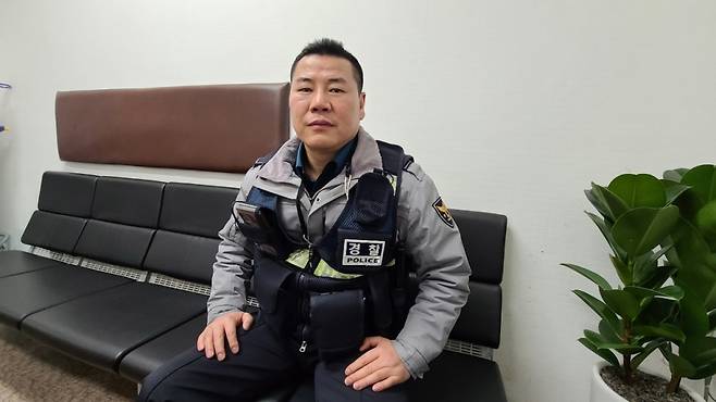 지난 24일 오후 2시 서울 강동경찰서 천호지구대에서 본지와 인터뷰를 진행한 손종협 경위(52). /사진=홍효진 기자
