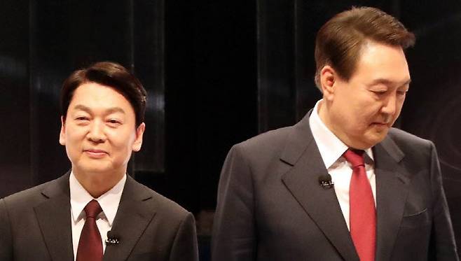 윤석열 국민의힘 대선후보(오른쪽)와 안철수 국민의당 대선후보.(사진=국회사진기자단)