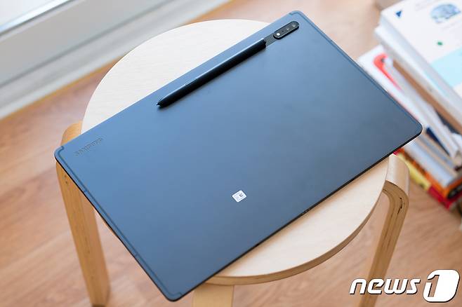 '갤럭시탭S8 울트라' 후면. 2022.2.27/뉴스1 © News1 이기범 기자