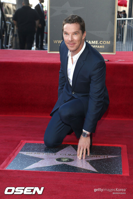 Hollywood top star Benedict Cumberbatch has publicly condemned Russia for its invasion of Ukraine.Benedict Cumberbatch grabbed a microphone on the Hollywood Walk of Fame with his name on February 28 (local time) and said, Today is a very amazing moment in my life.But everyone knows whats going on in Ukraine now.We have support for the people of Ukraine, and we also support the Russian people against the stupidity of the rulers who do this brutal act.Lets go to the embassy website and not just pray, but act on what to do in this terrible reality as citizens of the world.Russia, which invaded Ukraine on April 24, is even carrying out indiscriminate bombing of civilian areas.In particular, the number of innocent people as well as the number of children who died in the bombing of the Russian army is small.Hollywood actors are screeching about the anti-human behavior of Russian President Putin.Meanwhile, Benedict Cumberbatch, born in England in 1976, made his face known in the films Heartbeat, Hawking and Sherlock.In particular, he was born as a hero of Marvel by taking on Stephen Strange, the main character in the movie Doctor Strange.