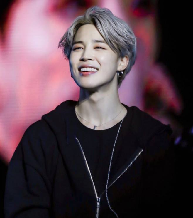 '숨막히게 잘생긴' 방탄소년단 지민 실물 증명 사진 10.."살아있는 예술품' 美매체 극찬