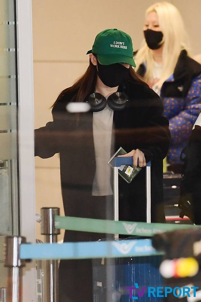 Group TWICE Nayeon arrived at Incheon International Airport after finishing the US performance on the afternoon of the afternoon.