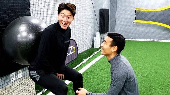 2020년 황의조(왼쪽)의 피지컬 트레이너를 맡았던 조원희. [사진 조원희]