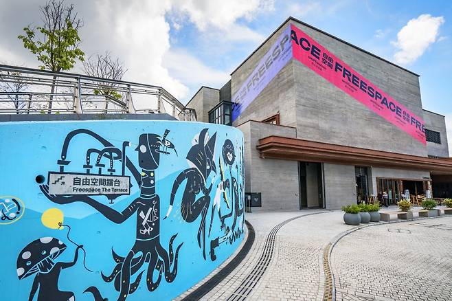 더운 숨을 내쉬며 홍콩의 핫플레이스로 등극하고 있는 다양한 아트 스폿들